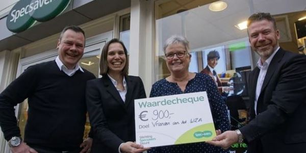 Mooi bedrag van Specsavers voor Vrienden van het WZA Mooi bedrag van Specsavers voor Vrienden van het WZA